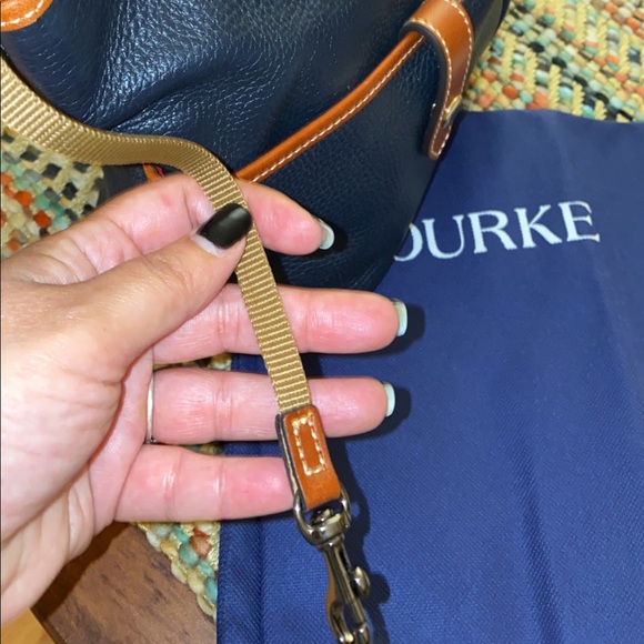 MWOT:DOONEY & BURKE NAVY BLUE PURSE - Picture 3 of 9